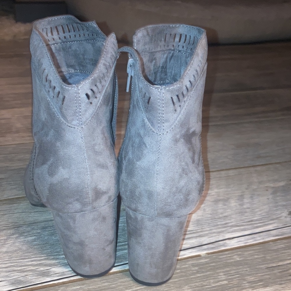 Valerie Stevens booties - Picture 6 of 7